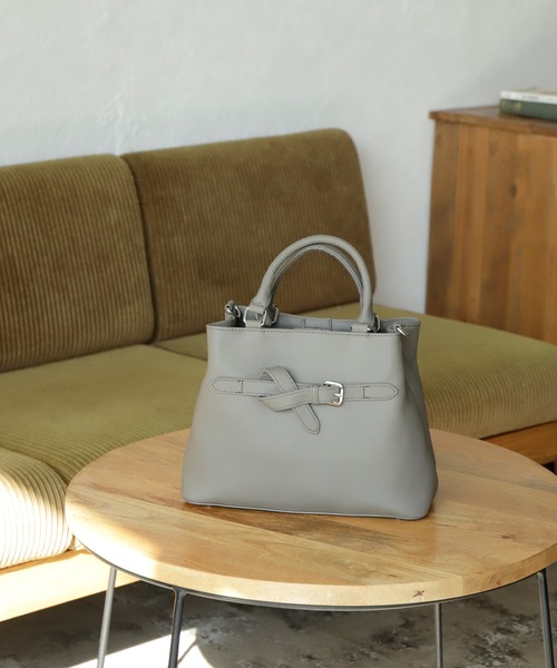 VitaFelice(ヴィータフェリーチェ)の「本革2ルーム2wayトートバッグ ベルトデザイン ハンドバッグ フォーマルバッグ セレモニーバッグ(トートバッグ・レディース・アッシュグレー/ブラック/ベージュ系・FREE)」の5枚目の写真