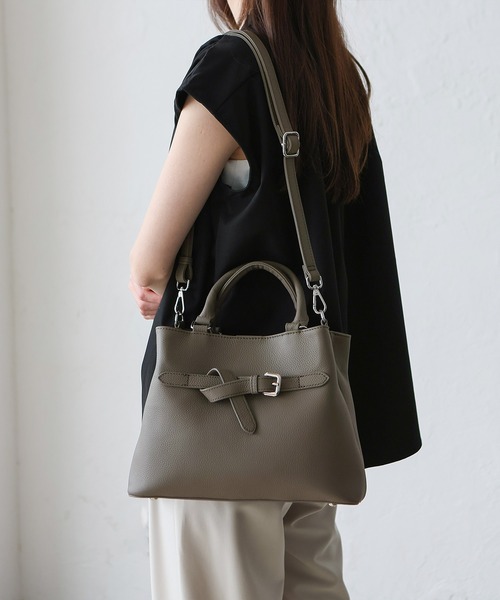 VitaFelice(ヴィータフェリーチェ)の「本革2ルーム2wayトートバッグ ベルトデザイン ハンドバッグ フォーマルバッグ セレモニーバッグ(トートバッグ・レディース・アッシュグレー/ブラック/ベージュ系・FREE)」の8枚目の写真