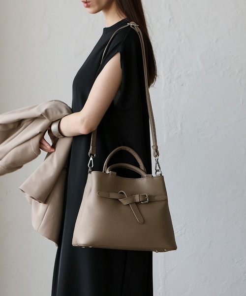 VitaFelice(ヴィータフェリーチェ)の「本革2ルーム2wayトートバッグ ベルトデザイン ハンドバッグ フォーマルバッグ セレモニーバッグ(トートバッグ・レディース・アッシュグレー/ブラック/ベージュ系・FREE)」の13枚目の写真