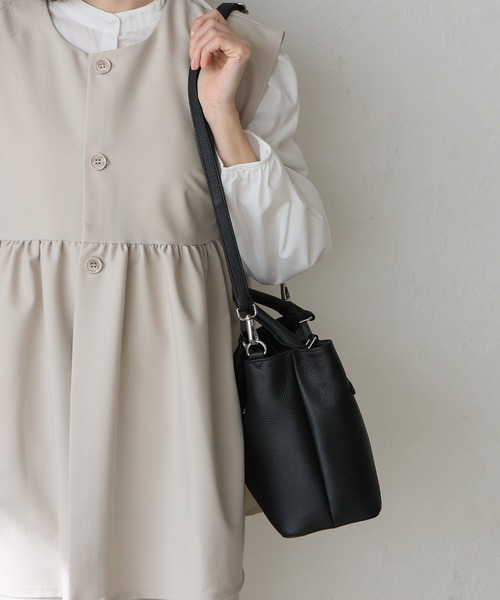 VitaFelice(ヴィータフェリーチェ)の「本革2ルーム2wayトートバッグ ベルトデザイン ハンドバッグ フォーマルバッグ セレモニーバッグ(トートバッグ・レディース・アッシュグレー/ブラック/ベージュ系・FREE)」の20枚目の写真