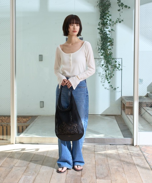 Rouge vif(ルージュヴィフ)の「コットンヘンリーネックプルオーバー(Tシャツ/カットソー・レディース・ホワイト/チャコールグレー/ブラック・フリー)」の16枚目の写真