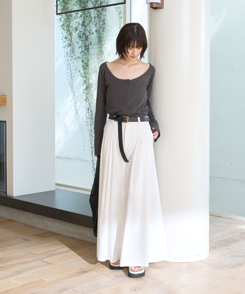 Rouge vif(ルージュヴィフ)の「コットンヘンリーネックプルオーバー(Tシャツ/カットソー・レディース・ホワイト/チャコールグレー/ブラック・フリー)」の4枚目の写真