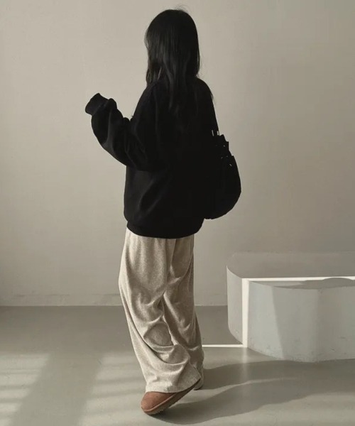 LETee(レティー)の「存在感あるフォトプリントで差をつける!ゆるシルエットの主役級トレーナー(スウェット・レディース・ライトグレー/ダークグレー/ブラック/グレー・FREE)」の5枚目の写真