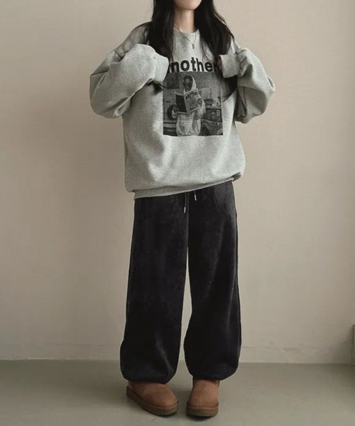LETee(レティー)の「存在感あるフォトプリントで差をつける!ゆるシルエットの主役級トレーナー(スウェット・レディース・ライトグレー/ダークグレー/ブラック/グレー・FREE)」の12枚目の写真