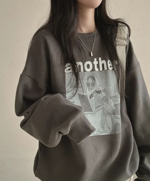 LETee(レティー)の「存在感あるフォトプリントで差をつける!ゆるシルエットの主役級トレーナー(スウェット・レディース・ライトグレー/ダークグレー/ブラック/グレー・FREE)」の15枚目の写真
