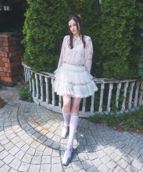 Lovilyn ラヴィリン　ゆるっと花柄ジャガードシアーシャツ Lovilyn（ラヴィリン）の「ゆるっと花柄ジャガードシアーシャツ