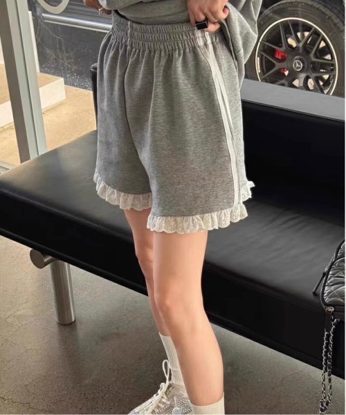 Per sist ence(パーシエンス)の「レース&サイドライン ショートパンツ(その他パンツ・レディース・グレー/ブラック・MEDIUM/LARGE)」の2枚目の写真