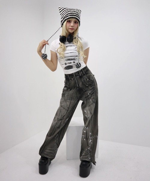 Diable baiser(ディアブルベーゼ)の「プリントクロップド丈半袖Tシャツ(Tシャツ/カットソー・レディース・ホワイト・LARGE/MEDIUM/SMALL)」の9枚目の写真
