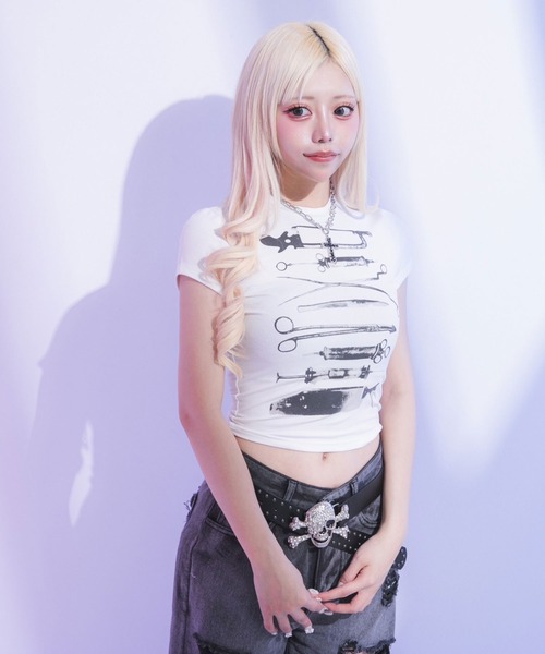 Diable baiser(ディアブルベーゼ)の「プリントクロップド丈半袖Tシャツ(Tシャツ/カットソー・レディース・ホワイト・LARGE/MEDIUM/SMALL)」の8枚目の写真