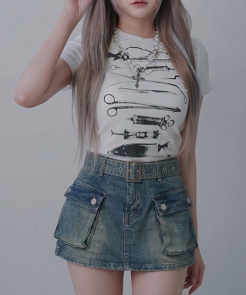 Diable baiser(ディアブルベーゼ)の「プリントクロップド丈半袖Tシャツ(Tシャツ/カットソー・レディース・ホワイト・LARGE/MEDIUM/SMALL)」の12枚目の写真
