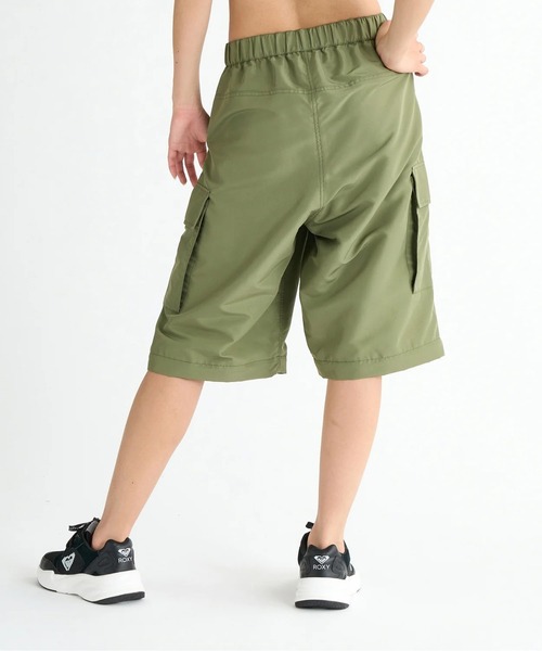 ROXY(ロキシー)の「SHAGGY BAGGY/ロキシー2WAYウエストゴムカーゴパンツ(カーゴパンツ・レディース・カーキ/ブラック/ホワイト・SMALL/MEDIUM/LARGE)」の4枚目の写真