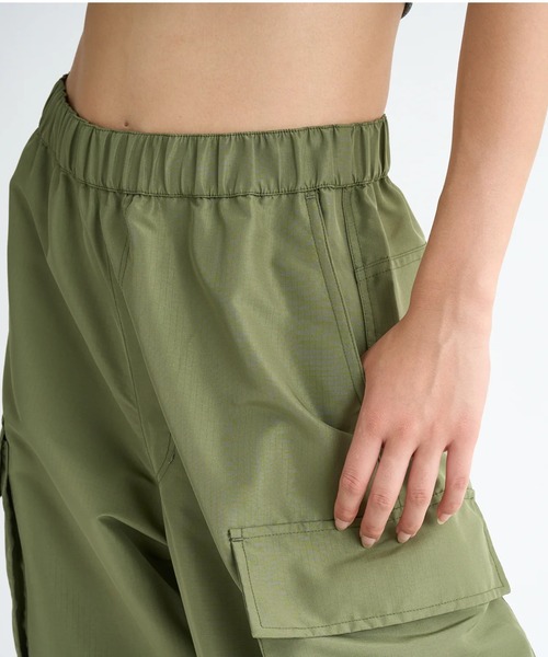 ROXY(ロキシー)の「SHAGGY BAGGY/ロキシー2WAYウエストゴムカーゴパンツ(カーゴパンツ・レディース・カーキ/ブラック/ホワイト・SMALL/MEDIUM/LARGE)」の8枚目の写真