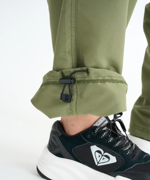 ROXY(ロキシー)の「SHAGGY BAGGY/ロキシー2WAYウエストゴムカーゴパンツ(カーゴパンツ・レディース・カーキ/ブラック/ホワイト・SMALL/MEDIUM/LARGE)」の11枚目の写真