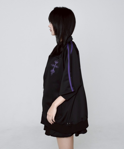 REFLEM（レフレム）の「『REFLEM/レフレム』バックプリントトラックジャージ（ジャージ・レディース・ホワイト×ブラック/ブラック×ホワイト/ブラック×パープル・FREE）」の20枚目の写真