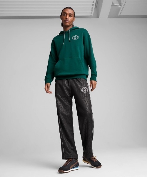 PUMA(プーマ)の「PUMA x HARRY POTTER Relaxed Fit Graphic Training Hoodie(プーマ x ハリーポッター リラックスフィット グラフィックフーディー)(パーカー・メンズ・ブラック系/レッド系/グリーン系・LARGE/MEDIUM/X-LARGE)」の20枚目の写真