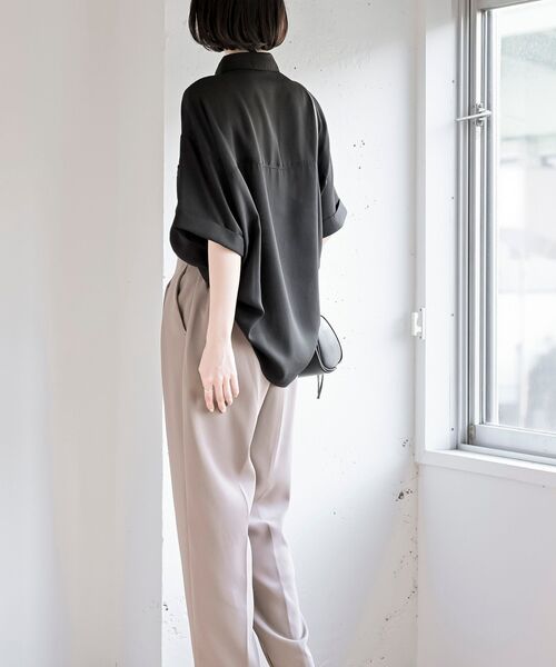 rps(アールピーエス)の「半袖ビッグシャツ(シャツ/ブラウス・レディース・ブラック/カーキ/ネイビー/グレイッシュベージュ・フリー)」の7枚目の写真