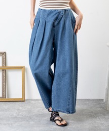 タック×カーブが魅せる新バランス。1本でこなれる、洒落感たっぷり大人のデニムアシメタックパンツ