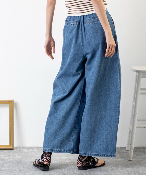 MILLION CARATS（ミリオンカラッツ）の「タック×カーブが魅せる新バランス。1本でこなれる、洒落感たっぷり大人のデニムアシメタックパンツ（デニムパンツ・レディース・ブルー/サックスブルー・FREE）」の18枚目の写真