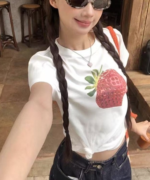 AsRiRe(アスリレイ)の「新柄追加/イチゴ柄プリントTシャツ(Tシャツ/カットソー・レディース・ホワイト/ホワイト系その他5/ホワイト系その他4/ホワイト系その他/ホワイト系その他3/ホワイト系その他2・M)」の7枚目の写真