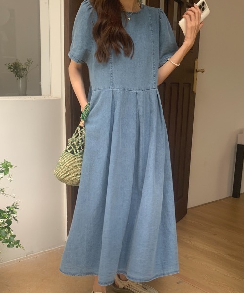 FAVORITO（ファヴォリート）の「ポケットバックボタンデニムワンピース（ワンピース・レディース・ライトブルー/ブルーグリーン/ダークブルー・F）」の7枚目の写真