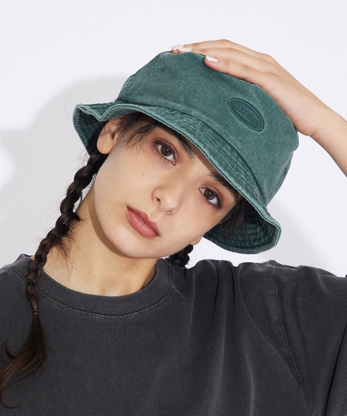 Dickies（ディッキーズ）の「【DICKIES/ディッキーズ】EX PIGMENT CALIF WAPPEN BUCKET HAT 80973000/バケットハット/ピグメント/ユニセックス【WEB限定】（ハット・メンズ・ブルー/アイボリー/ブラック/グリーン/ブラウン・フリー）」の4枚目の写真