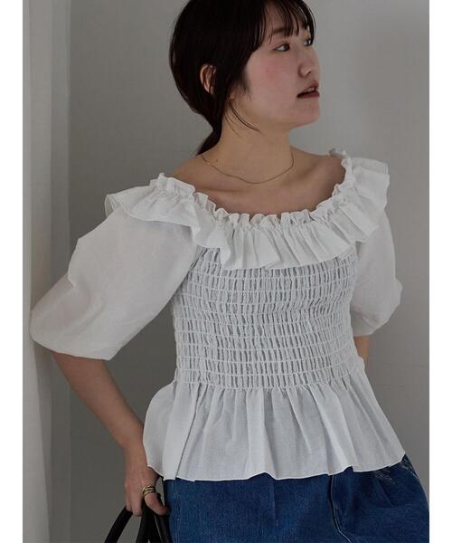 ehka sopo(エヘカソポ)の「◎フリルオフショルブラウス(シャツ/ブラウス・レディース・イエロー/オフホワイト/ブラック・F)」の1枚目の写真