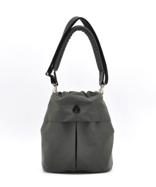 CLEDRAN（クレドラン）の「【本革付属 軽量】CL3806  PELI SOFT HANDLE 2WAY BAG 巾着 スリング（ショルダーバッグ・レディース・チャコールグレー/ブルー/ブラック/ベージュ・FREE）」の2枚目の写真