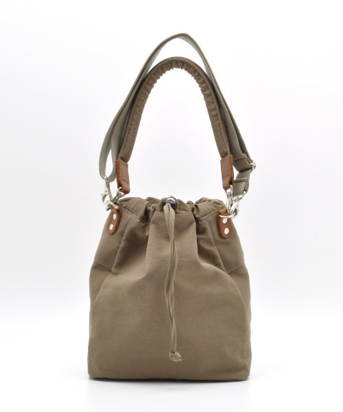 CLEDRAN（クレドラン）の「【本革付属 軽量】CL3806  PELI SOFT HANDLE 2WAY BAG 巾着 スリング（ショルダーバッグ・レディース・チャコールグレー/ブルー/ブラック/ベージュ・FREE）」の8枚目の写真