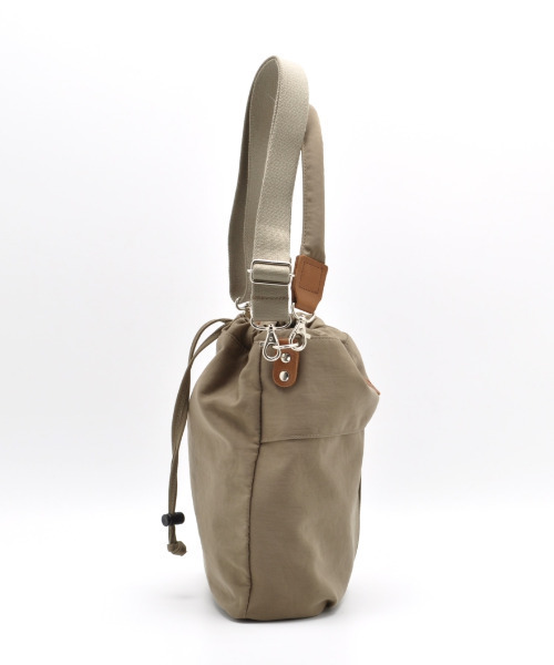 CLEDRAN（クレドラン）の「【本革付属 軽量】CL3806  PELI SOFT HANDLE 2WAY BAG 巾着 スリング（ショルダーバッグ・レディース・チャコールグレー/ブルー/ブラック/ベージュ・FREE）」の10枚目の写真