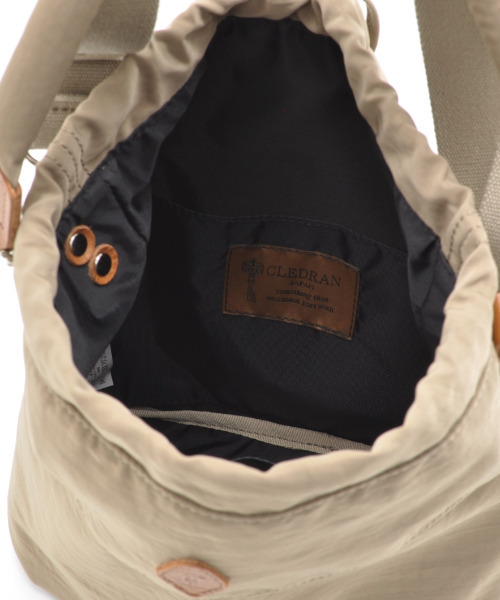 CLEDRAN（クレドラン）の「【本革付属 軽量】CL3806  PELI SOFT HANDLE 2WAY BAG 巾着 スリング（ショルダーバッグ・レディース・チャコールグレー/ブルー/ブラック/ベージュ・FREE）」の13枚目の写真