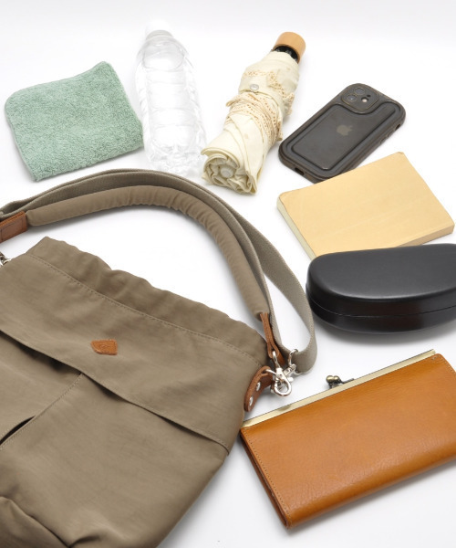 CLEDRAN（クレドラン）の「【本革付属 軽量】CL3806  PELI SOFT HANDLE 2WAY BAG 巾着 スリング（ショルダーバッグ・レディース・チャコールグレー/ブルー/ブラック/ベージュ・FREE）」の16枚目の写真