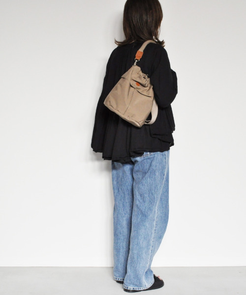 CLEDRAN（クレドラン）の「【本革付属 軽量】CL3806  PELI SOFT HANDLE 2WAY BAG 巾着 スリング（ショルダーバッグ・レディース・チャコールグレー/ブルー/ブラック/ベージュ・FREE）」の18枚目の写真