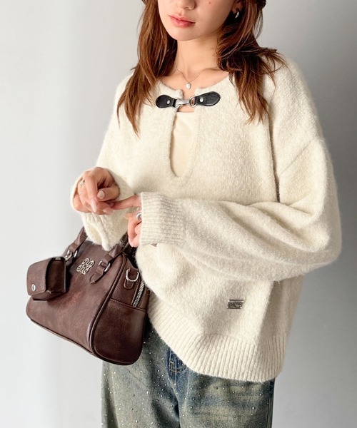 mily bilet（ミウィビレット）の「【mily bilet】癒しのモヘアタッチ。バックル使いVネックニット（長袖）（ニット/セーター・レディース・ブラウン/チャコールグレー/アイボリー・LARGE/MEDIUM/SMALL/X-LARGE）」の18枚目の写真