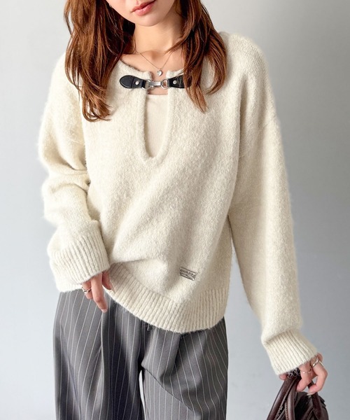 mily bilet（ミウィビレット）の「【mily bilet】癒しのモヘアタッチ。バックル使いVネックニット（長袖）（ニット/セーター・レディース・ブラウン/チャコールグレー/アイボリー・LARGE/MEDIUM/SMALL/X-LARGE）」の19枚目の写真