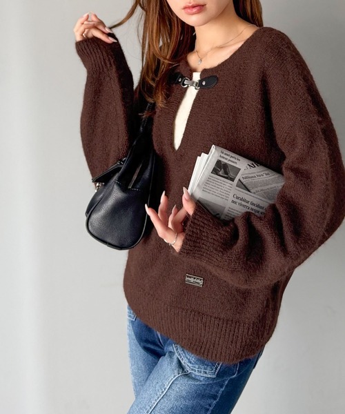 mily bilet（ミウィビレット）の「【mily bilet】癒しのモヘアタッチ。バックル使いVネックニット（長袖）（ニット/セーター・レディース・ブラウン/チャコールグレー/アイボリー・LARGE/MEDIUM/SMALL/X-LARGE）」の12枚目の写真