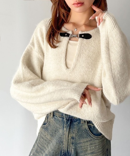 mily bilet（ミウィビレット）の「【mily bilet】癒しのモヘアタッチ。バックル使いVネックニット（長袖）（ニット/セーター・レディース・ブラウン/チャコールグレー/アイボリー・LARGE/MEDIUM/SMALL/X-LARGE）」の5枚目の写真