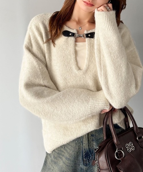 mily bilet（ミウィビレット）の「【mily bilet】癒しのモヘアタッチ。バックル使いVネックニット（長袖）（ニット/セーター・レディース・ブラウン/チャコールグレー/アイボリー・LARGE/MEDIUM/SMALL/X-LARGE）」の7枚目の写真