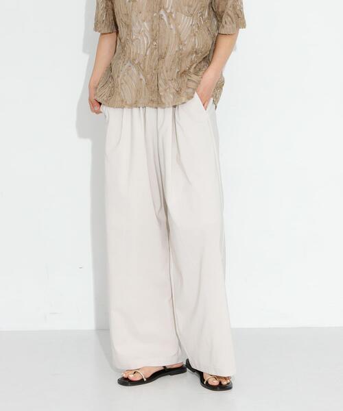 URBAN RESEARCH Sonny Label（アーバンリサーチサニーレーベル）の「機能素材イージーワイドパンツ（その他パンツ・レディース・アイボリー/グレー/チャコールグレー・36/38）」の2枚目の写真