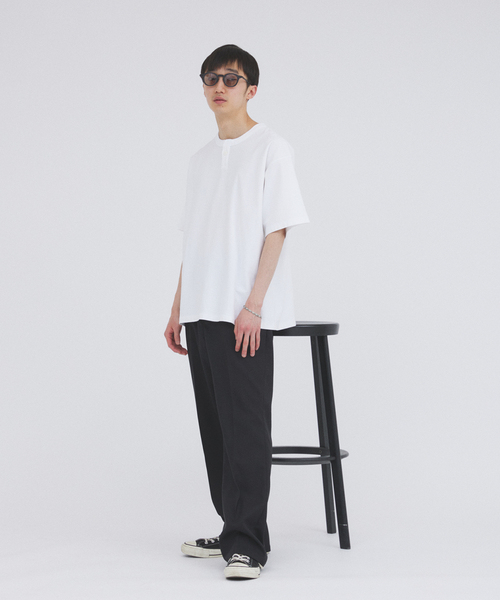 JOURNAL STANDARD(ジャーナルスタンダード)の「OE バック ジャージー ピグメント ヘンリーネック Tシャツ(Tシャツ/カットソー・メンズ・ブラック/サックスブルー/ホワイト/ベージュ系その他・MEDIUM/LARGE)」の8枚目の写真