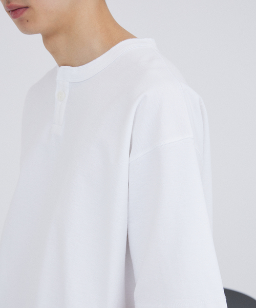 JOURNAL STANDARD(ジャーナルスタンダード)の「OE バック ジャージー ピグメント ヘンリーネック Tシャツ(Tシャツ/カットソー・メンズ・ブラック/サックスブルー/ホワイト/ベージュ系その他・MEDIUM/LARGE)」の16枚目の写真