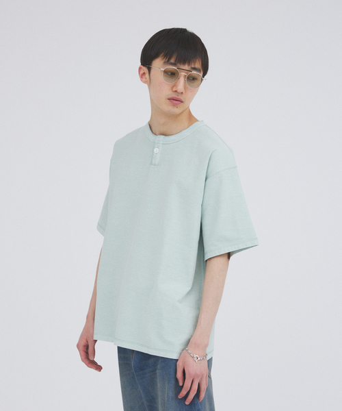 JOURNAL STANDARD(ジャーナルスタンダード)の「OE バック ジャージー ピグメント ヘンリーネック Tシャツ(Tシャツ/カットソー・メンズ・ブラック/サックスブルー/ホワイト/ベージュ系その他・MEDIUM/LARGE)」の22枚目の写真