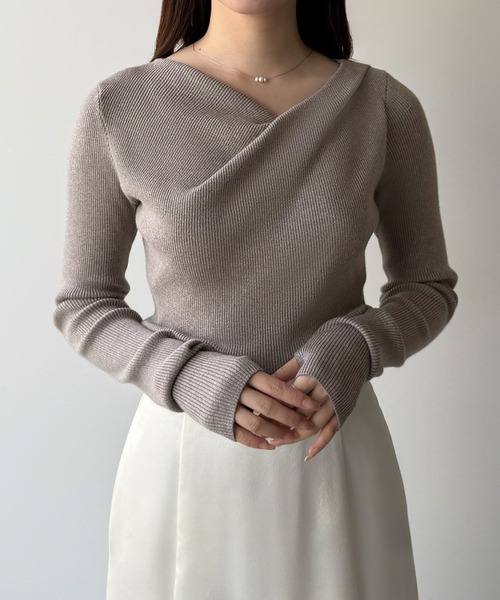 mipiarl(ミピアール)の「フィンガーホールドレープニットトップス(ニット/セーター・レディース・グレー/アイボリー/ブラック/ネイビー/モカ/チャコール・SMALL/LARGE/MEDIUM)」の3枚目の写真