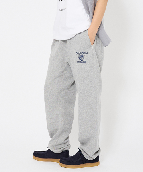 AMERICANA（アメリカーナ）の「【ORIGINAL Charcoal × Americana】Leopards スウェットパンツ / ロゴ【オリジナル チャコール × アメリカーナ】コラボレーション（スウェットパンツ・レディース・グレー/ネイビー・フリー）」の4枚目の写真