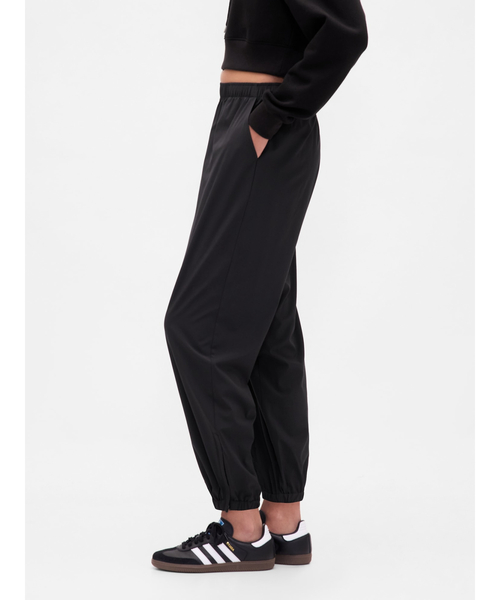 GAP（ギャップ）の「GapFit Tech ハイライズ ジップヘムジョガーパンツ（その他パンツ・レディース・ブラック/ブラウン・XS/S/M/L/XXS）」の5枚目の写真