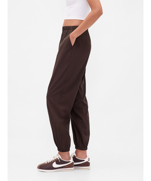 GAP（ギャップ）の「GapFit Tech ハイライズ ジップヘムジョガーパンツ（その他パンツ・レディース・ブラック/ブラウン・XS/S/M/L/XXS）」の6枚目の写真