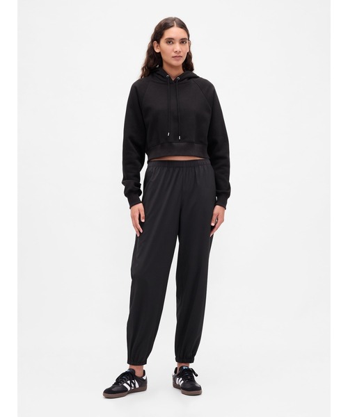 GAP（ギャップ）の「GapFit Tech ハイライズ ジップヘムジョガーパンツ（その他パンツ・レディース・ブラック/ブラウン・XS/S/M/L/XXS）」の4枚目の写真