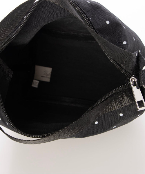 cache cache(カシュ カシュ)の「VERYコラボ カシュカシュ cachecache / ナイロンドローコード2wayショルダー(ショルダーバッグ・レディース・ホワイト系その他/ネイビー系・FREE)」の6枚目の写真