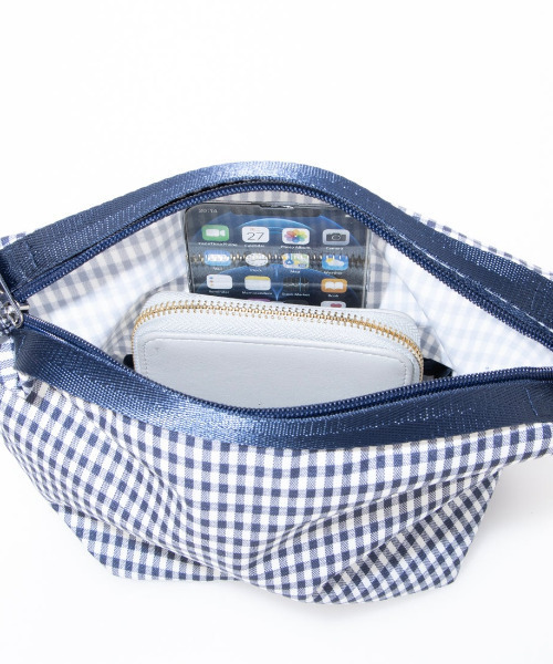 cache cache(カシュ カシュ)の「VERYコラボ カシュカシュ cachecache / ナイロンドローコード2wayショルダー(ショルダーバッグ・レディース・ホワイト系その他/ネイビー系・FREE)」の14枚目の写真