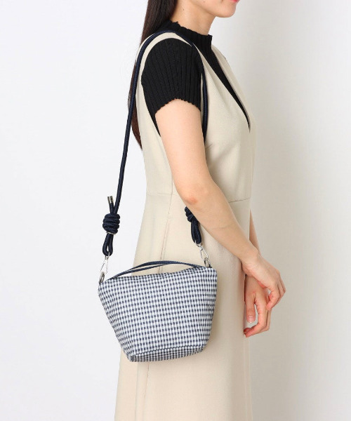 cache cache(カシュ カシュ)の「VERYコラボ カシュカシュ cachecache / ナイロンドローコード2wayショルダー(ショルダーバッグ・レディース・ホワイト系その他/ネイビー系・FREE)」の18枚目の写真