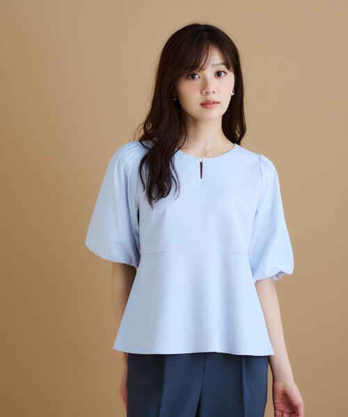 index（インデックス）の「《S-LLサイズ》バルーンスリーブペプラムトップス【洗濯機洗い可/接触冷感/UVケア】（Tシャツ/カットソー・レディース・サックスブルー/ブラック/オフホワイト・38/40/42/36）」の4枚目の写真